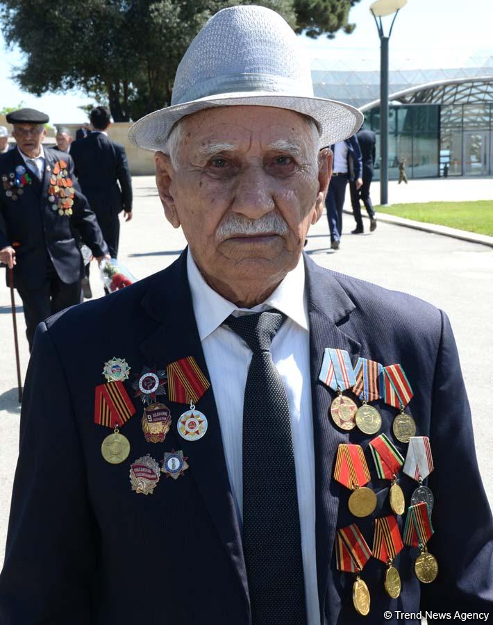 Azərbaycan ictimaiyyəti Qələbə Gününü qeyd edir  (FOTO)