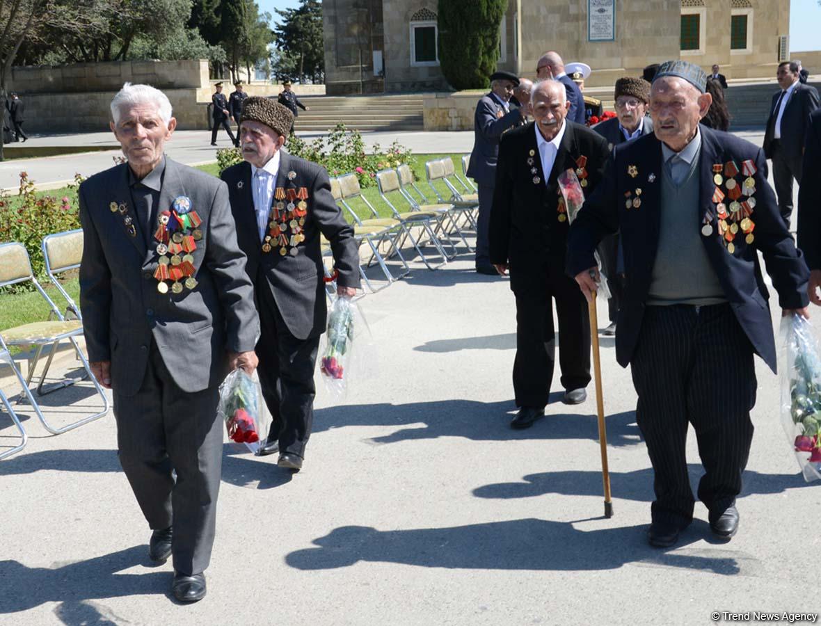 Azərbaycan ictimaiyyəti Qələbə Gününü qeyd edir  (FOTO)