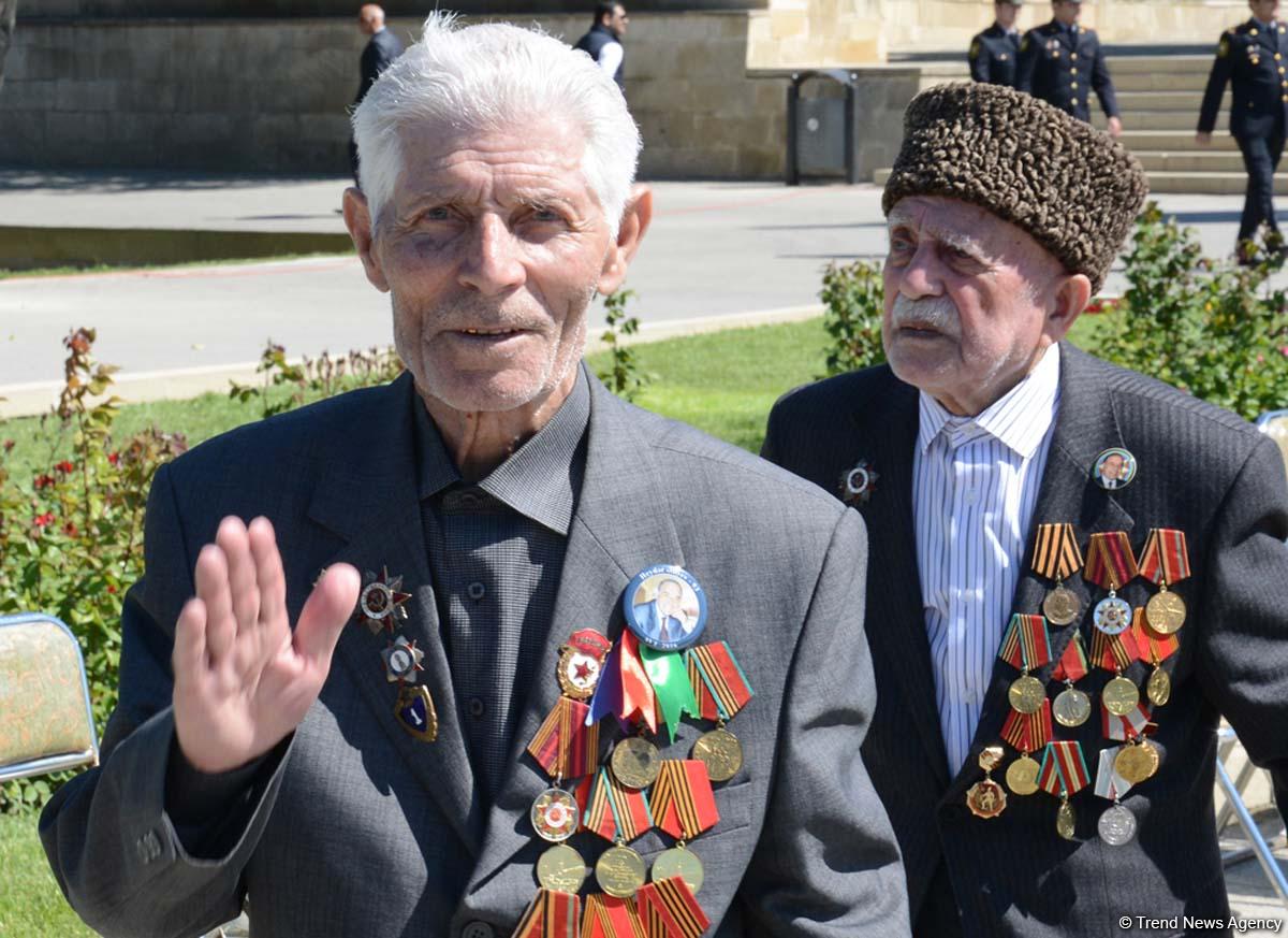 Azərbaycan ictimaiyyəti Qələbə Gününü qeyd edir  (FOTO)