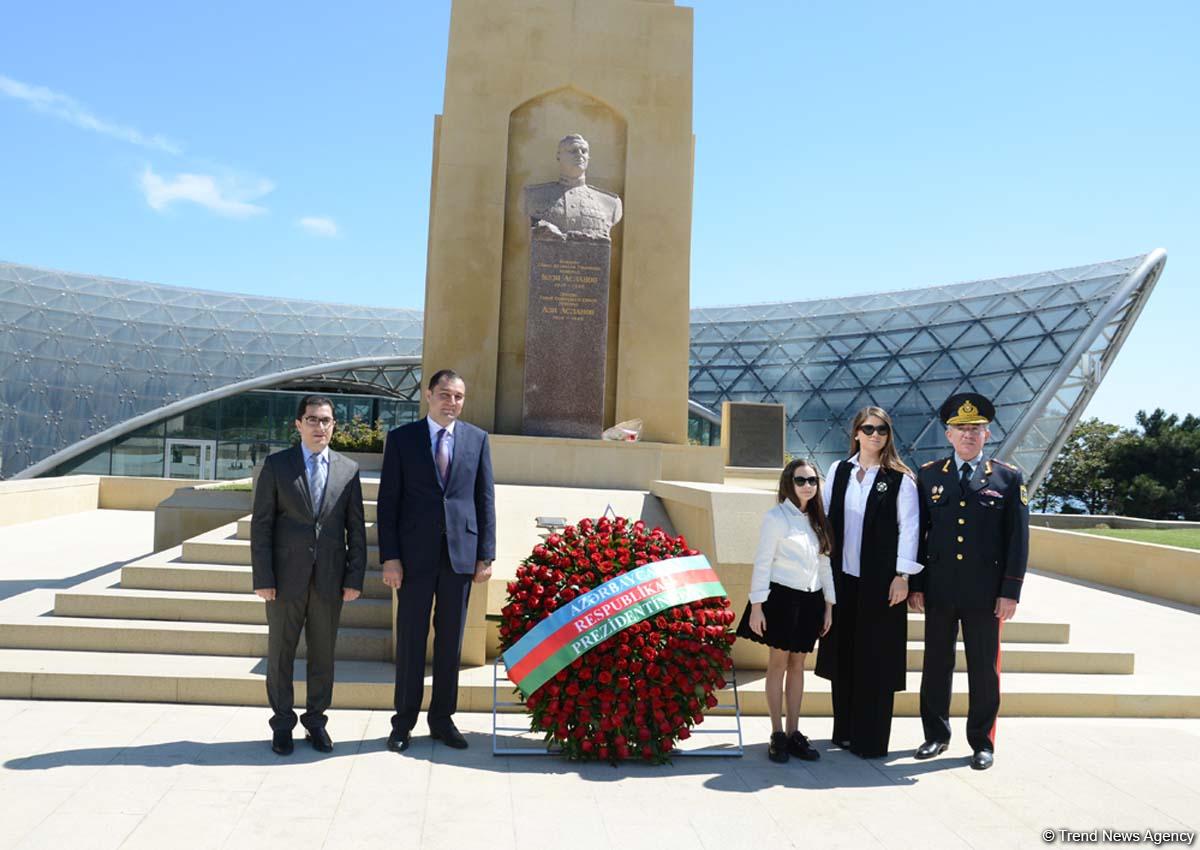 Azərbaycan ictimaiyyəti Qələbə Gününü qeyd edir  (FOTO)