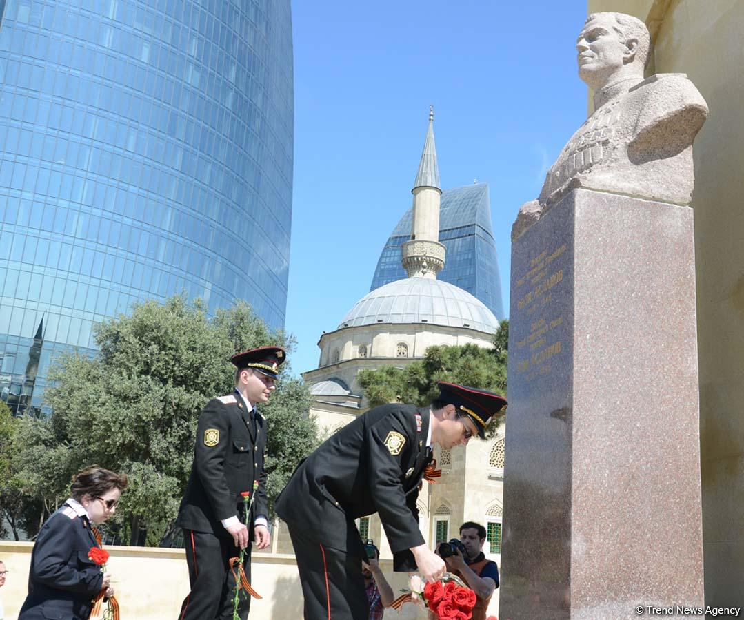 Azərbaycan ictimaiyyəti Qələbə Gününü qeyd edir  (FOTO)