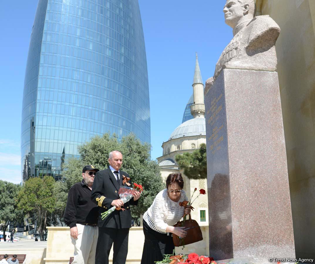 Azərbaycan ictimaiyyəti Qələbə Gününü qeyd edir  (FOTO)