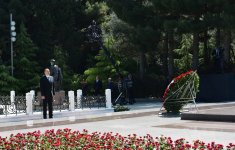 Prezident İlham Əliyev və xanımı ümummilli lider Heydər Əliyevin məzarını ziyarət ediblər  (ƏLAVƏ OLUNUB) (FOTO)