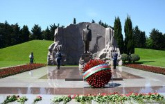 Azərbaycan ictimaiyyəti ümummilli lider Heydər Əliyevin anadan olmasının 93-cü ildönümünü qeyd edir (FOTO)