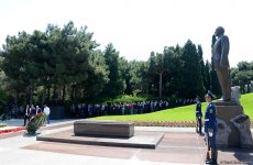 Azərbaycan ictimaiyyəti ümummilli lider Heydər Əliyevin anadan olmasının 93-cü ildönümünü qeyd edir (FOTO)