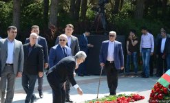 Azərbaycan ictimaiyyəti ümummilli lider Heydər Əliyevin anadan olmasının 93-cü ildönümünü qeyd edir (FOTO)
