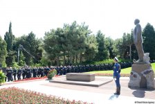 Azərbaycan ictimaiyyəti ümummilli lider Heydər Əliyevin anadan olmasının 93-cü ildönümünü qeyd edir (FOTO)