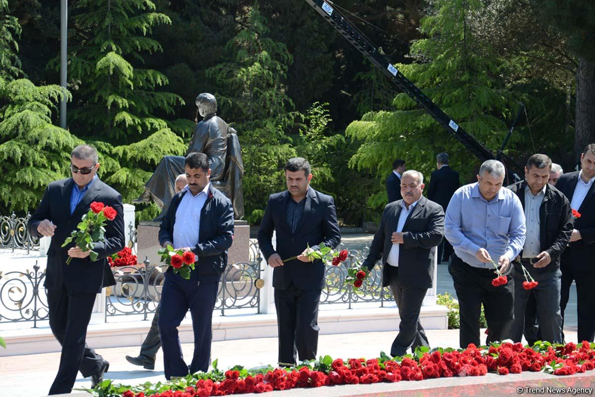 Azərbaycan ictimaiyyəti ümummilli lider Heydər Əliyevin anadan olmasının 93-cü ildönümünü qeyd edir (FOTO)