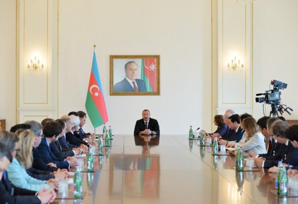 Prezident İlham Əliyev: Hazırda elə bir vaxtdır ki, biz qeyri-neft sektoruna heç vaxt görünməmiş dərəcədə diqqət yetirməliyik (FOTO)