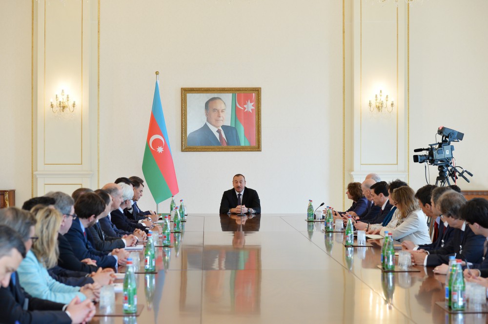 Prezident İlham Əliyev: Hazırda elə bir vaxtdır ki, biz qeyri-neft sektoruna heç vaxt görünməmiş dərəcədə diqqət yetirməliyik (FOTO)
