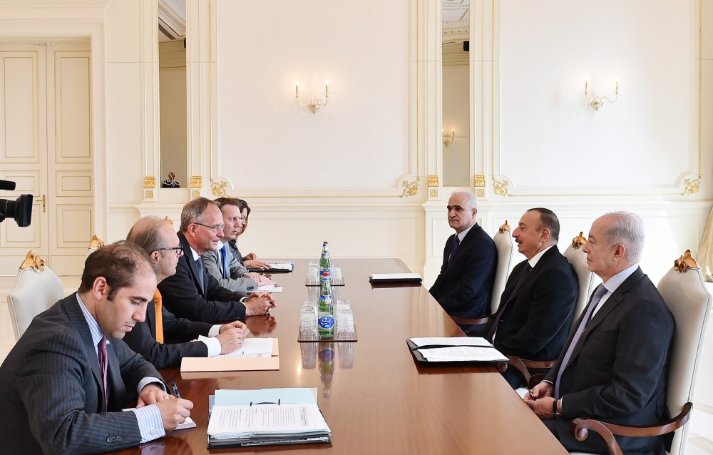 Prezident İlham Əliyev Niderlandın iqtisadi işlər nazirinin başçılıq etdiyi nümayəndə heyətini qəbul edib (FOTO)