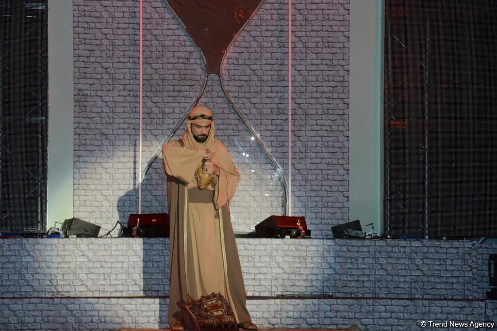 Dördüncü İslam Həmrəylik Oyunlarına geri sayımın başlanması ilə əlaqədar möhtəşəm şou təşkil olunub (FOTO)