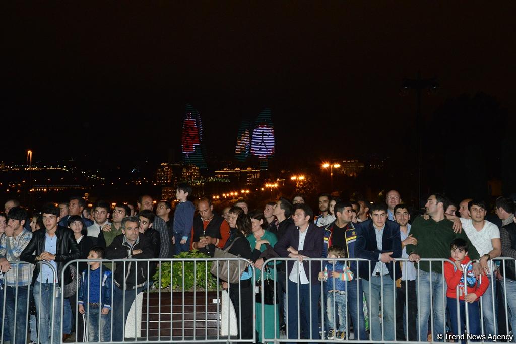 Dördüncü İslam Həmrəylik Oyunlarına geri sayımın başlanması ilə əlaqədar möhtəşəm şou təşkil olunub (FOTO)