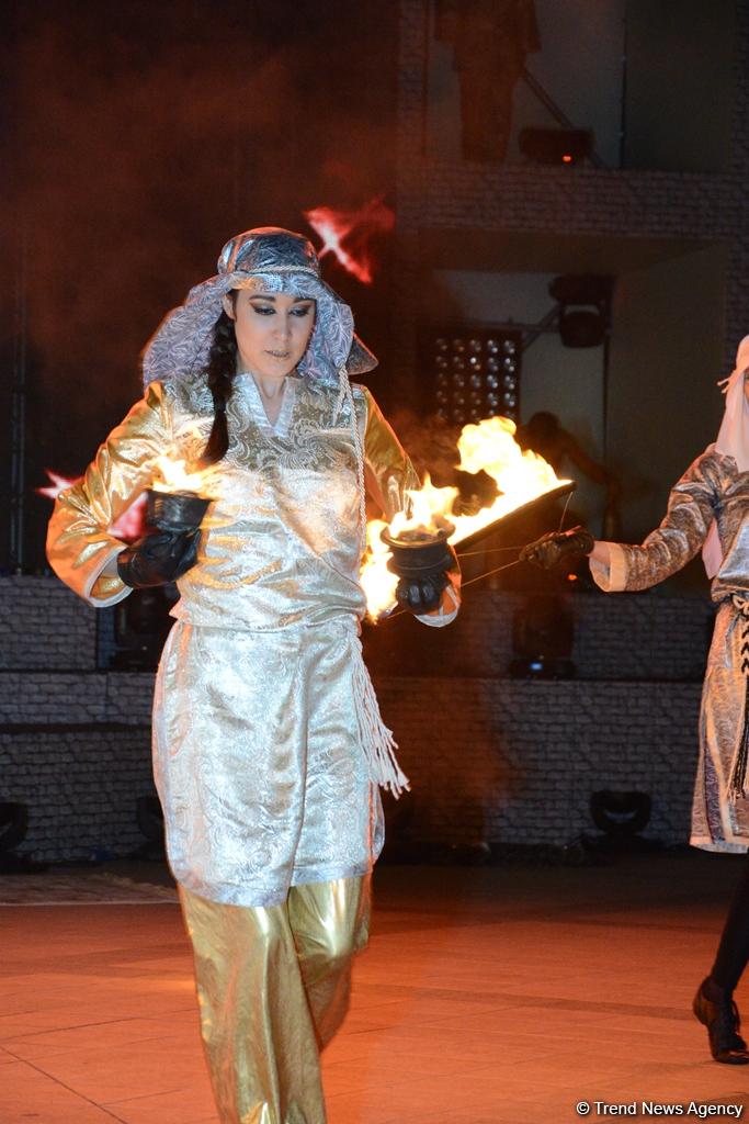 Dördüncü İslam Həmrəylik Oyunlarına geri sayımın başlanması ilə əlaqədar möhtəşəm şou təşkil olunub (FOTO)