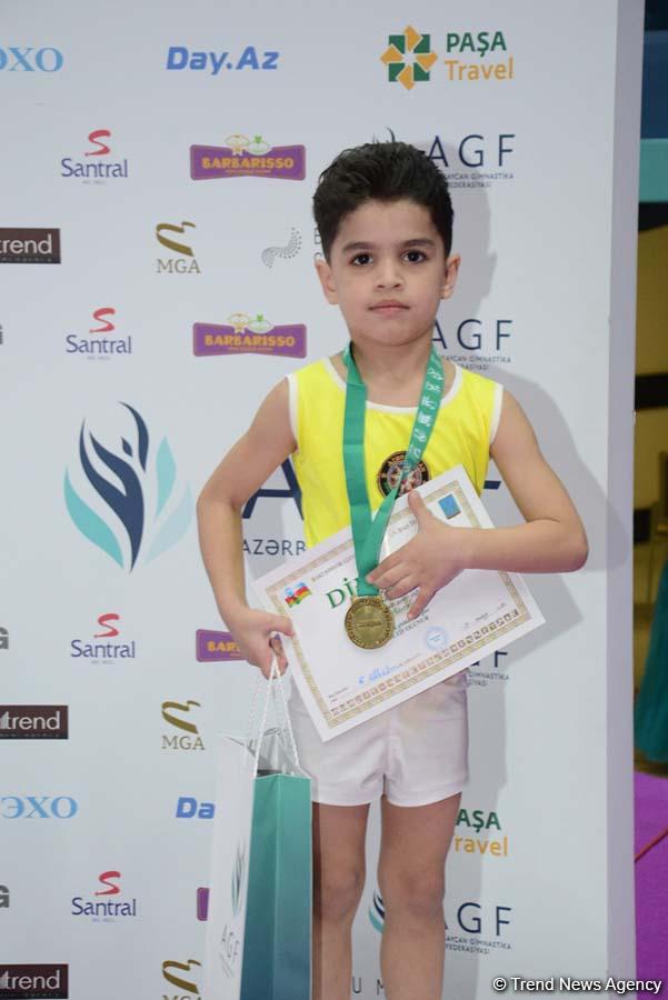 Batut gimnastikası və tamblinq üzrə Azərbaycan çempionatının ikinci yarış gününün qalibləri mükafatlandırılıb (FOTO)