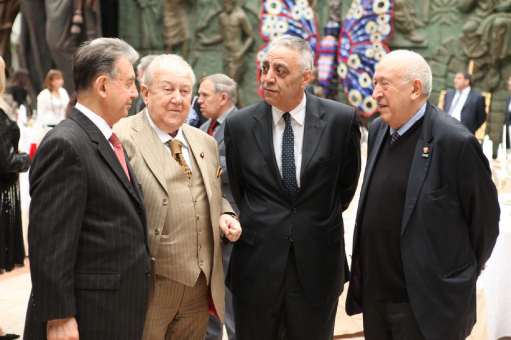 Leyla Əliyeva Rusiya Rəssamlıq Akademiyasında Polad Bülbüloğlunun bürünc heykəlinin təqdimat mərasimində iştirak edib (FOTO)