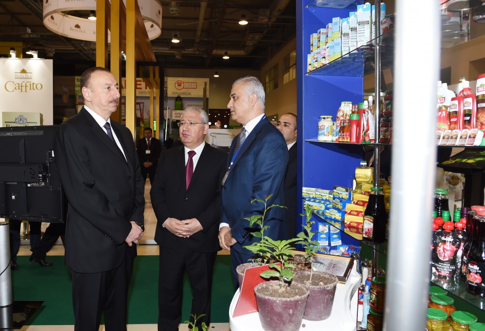 Prezident İlham Əliyev XXII Azərbaycan Beynəlxalq qida sənayesi və X Azərbaycan Beynəlxalq kənd təsərrüfatı sərgiləri ilə tanış olub (FOTO)