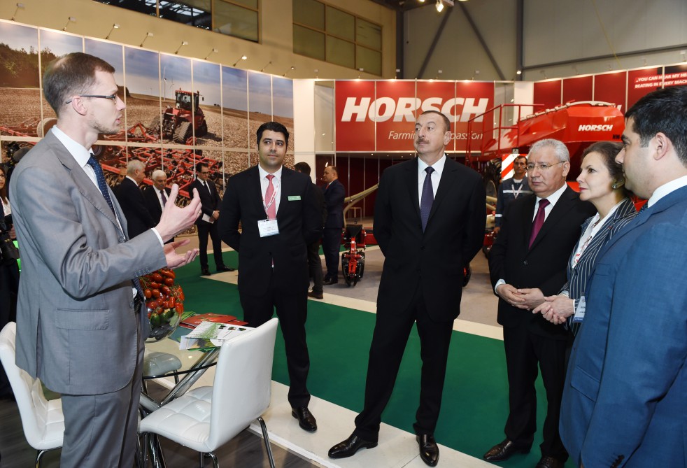 Prezident İlham Əliyev XXII Azərbaycan Beynəlxalq qida sənayesi və X Azərbaycan Beynəlxalq kənd təsərrüfatı sərgiləri ilə tanış olub (FOTO)
