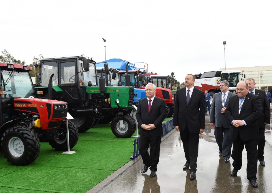 Prezident İlham Əliyev XXII Azərbaycan Beynəlxalq qida sənayesi və X Azərbaycan Beynəlxalq kənd təsərrüfatı sərgiləri ilə tanış olub (FOTO)