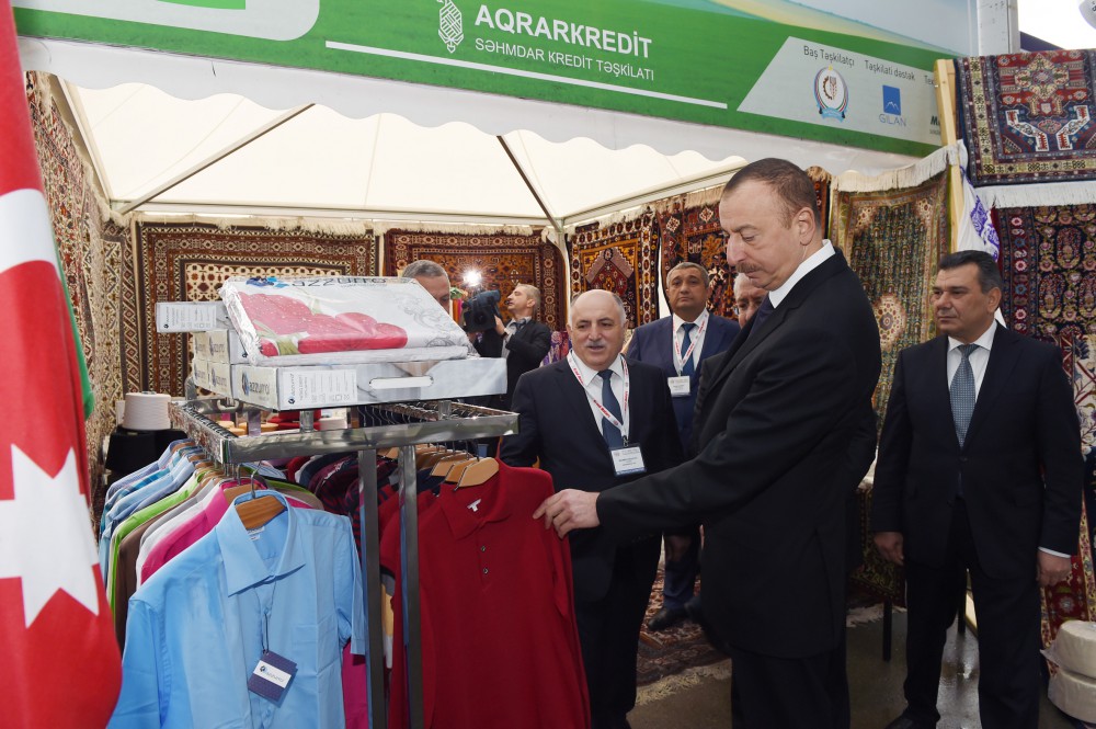 Prezident İlham Əliyev XXII Azərbaycan Beynəlxalq qida sənayesi və X Azərbaycan Beynəlxalq kənd təsərrüfatı sərgiləri ilə tanış olub (FOTO)