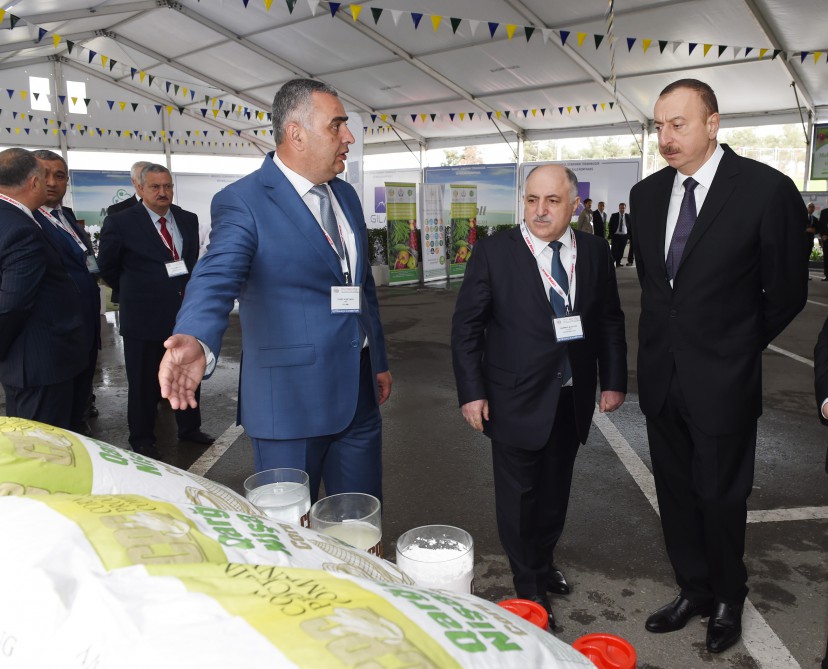 Prezident İlham Əliyev XXII Azərbaycan Beynəlxalq qida sənayesi və X Azərbaycan Beynəlxalq kənd təsərrüfatı sərgiləri ilə tanış olub (FOTO)