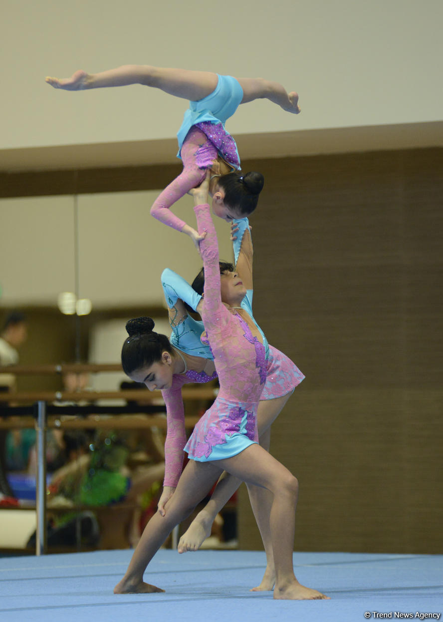 Akrobatika gimnastikası üzrə Azərbaycan və Bakı birinciliyi başlayıb (FOTO)