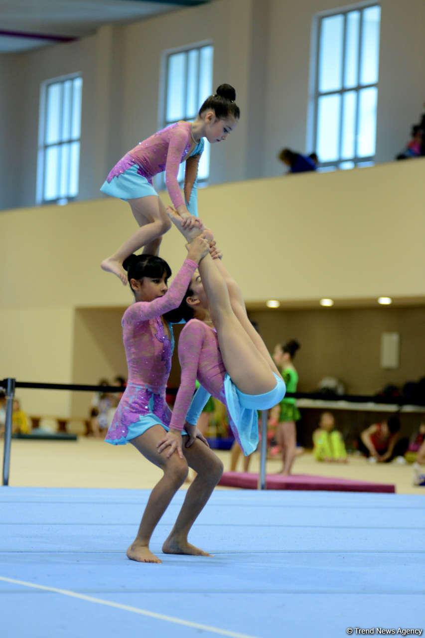 Akrobatika gimnastikası üzrə Azərbaycan və Bakı birinciliyi başlayıb (FOTO)