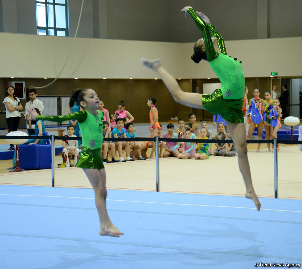 Akrobatika gimnastikası üzrə Azərbaycan və Bakı birinciliyi başlayıb (FOTO)
