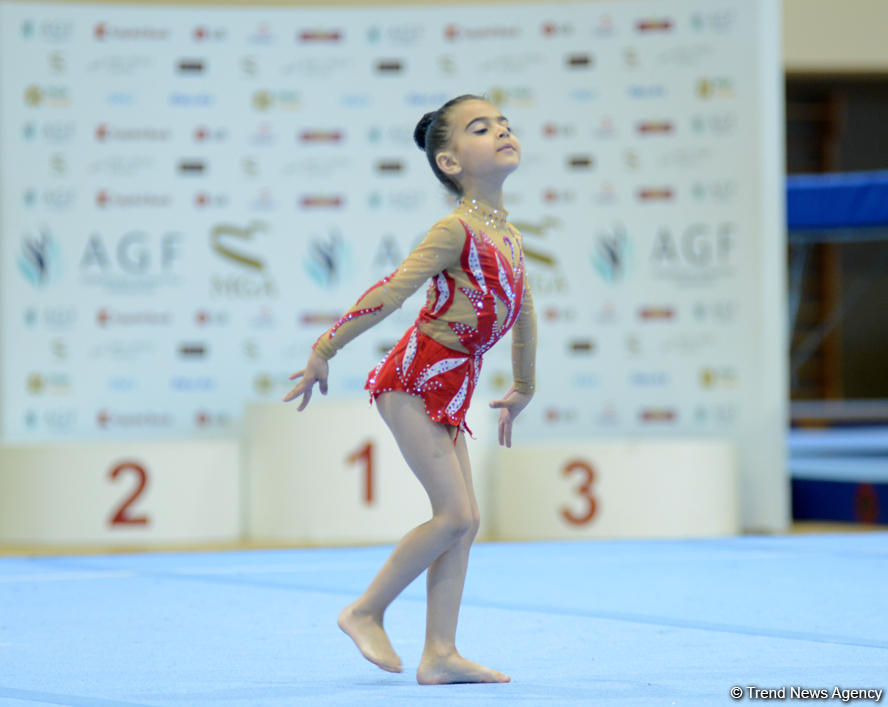 Akrobatika gimnastikası üzrə Azərbaycan və Bakı birinciliyi başlayıb (FOTO)
