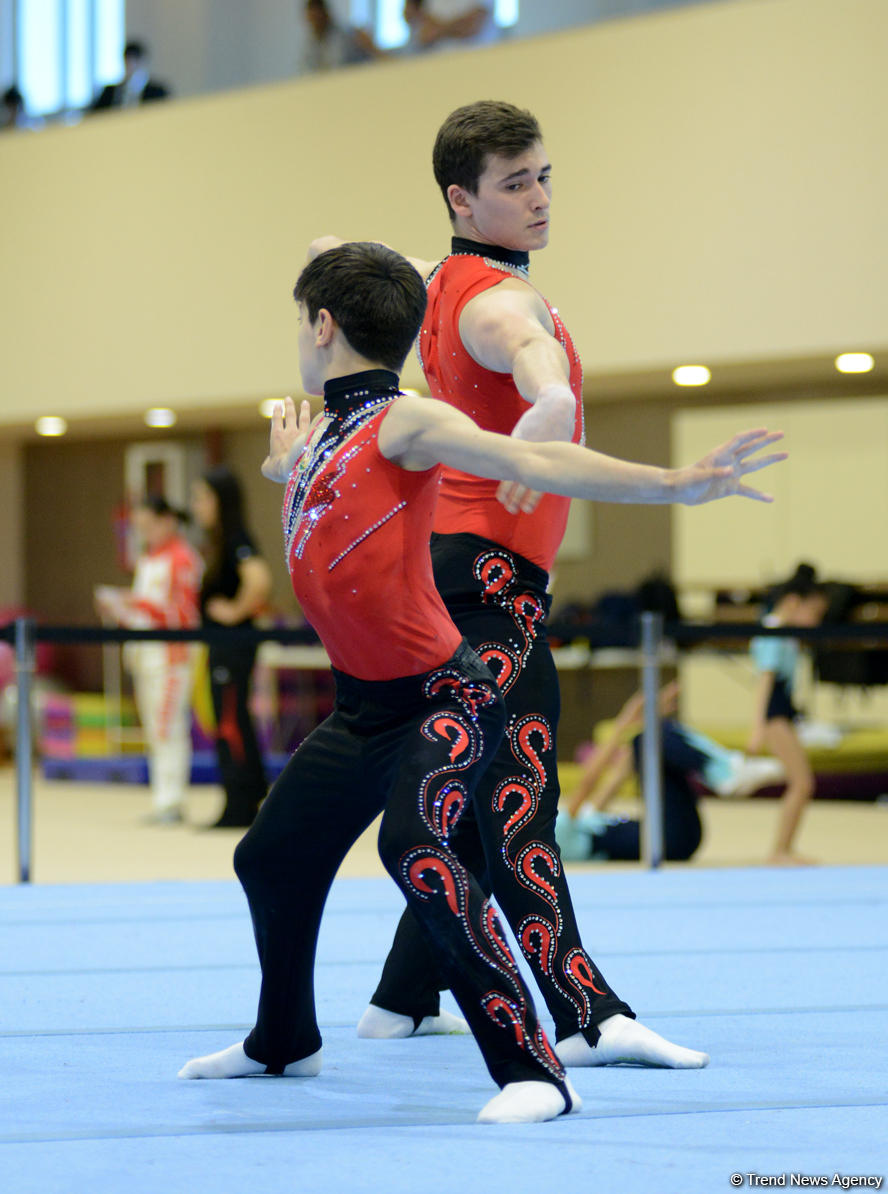 Akrobatika gimnastikası üzrə Azərbaycan və Bakı birinciliyi başlayıb (FOTO)