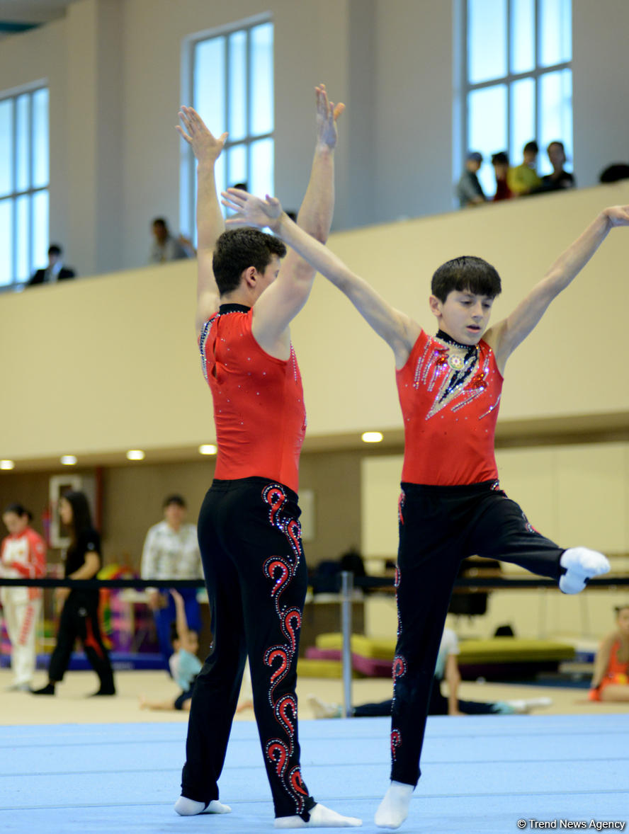 Akrobatika gimnastikası üzrə Azərbaycan və Bakı birinciliyi başlayıb (FOTO)