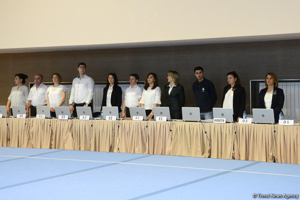 Akrobatika gimnastikası üzrə Azərbaycan və Bakı birinciliyi başlayıb (FOTO)
