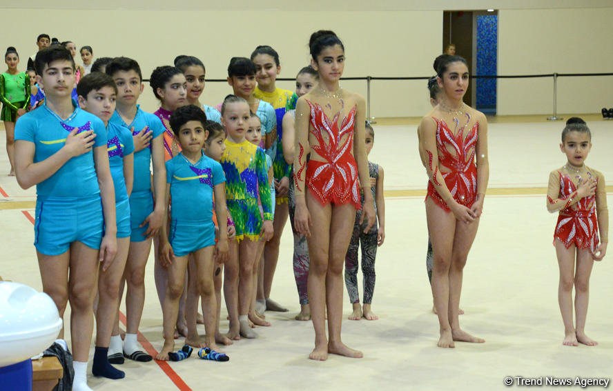 Akrobatika gimnastikası üzrə Azərbaycan və Bakı birinciliyi başlayıb (FOTO)