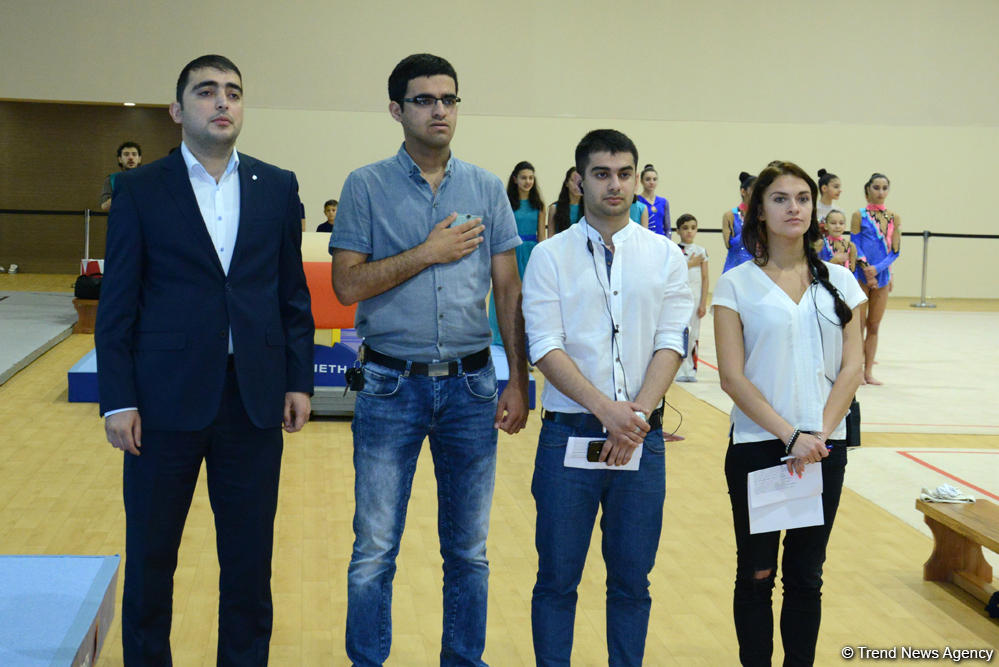 Akrobatika gimnastikası üzrə Azərbaycan və Bakı birinciliyi başlayıb (FOTO)