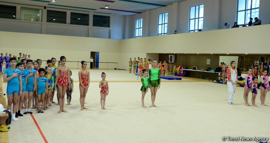 Akrobatika gimnastikası üzrə Azərbaycan və Bakı birinciliyi başlayıb (FOTO)