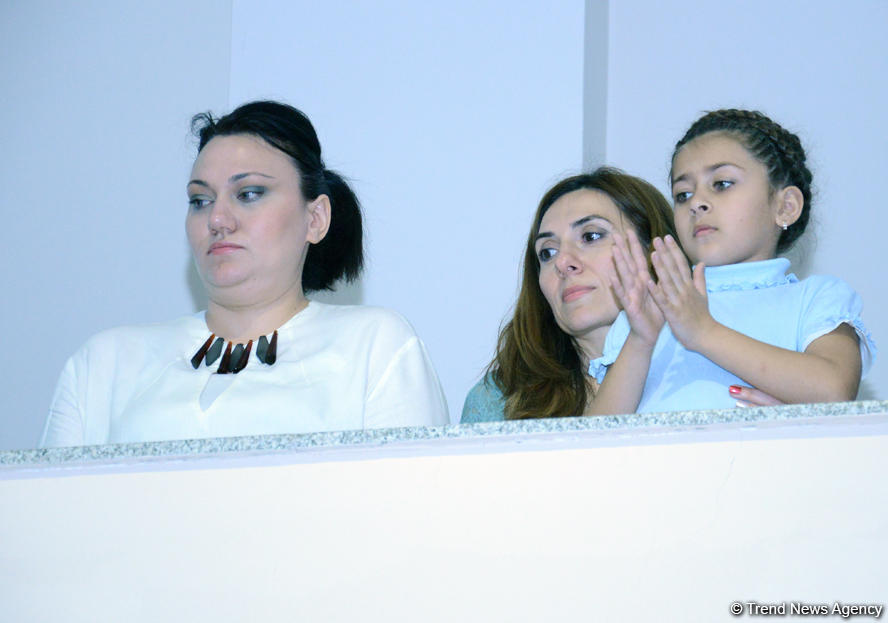 Akrobatika gimnastikası üzrə Azərbaycan və Bakı birinciliyi başlayıb (FOTO)