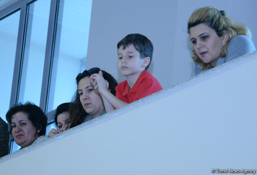 Akrobatika gimnastikası üzrə Azərbaycan və Bakı birinciliyi başlayıb (FOTO)