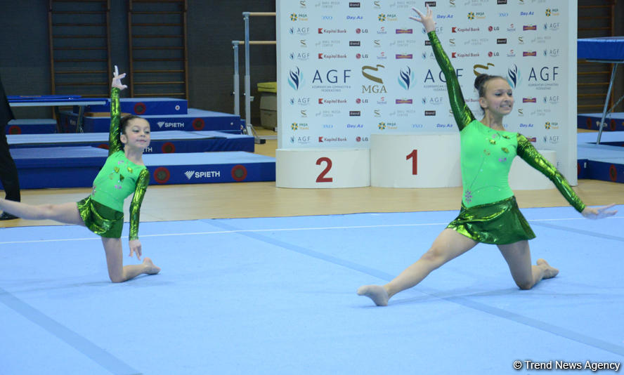 Akrobatika gimnastikası üzrə Azərbaycan və Bakı birinciliyi başlayıb (FOTO)