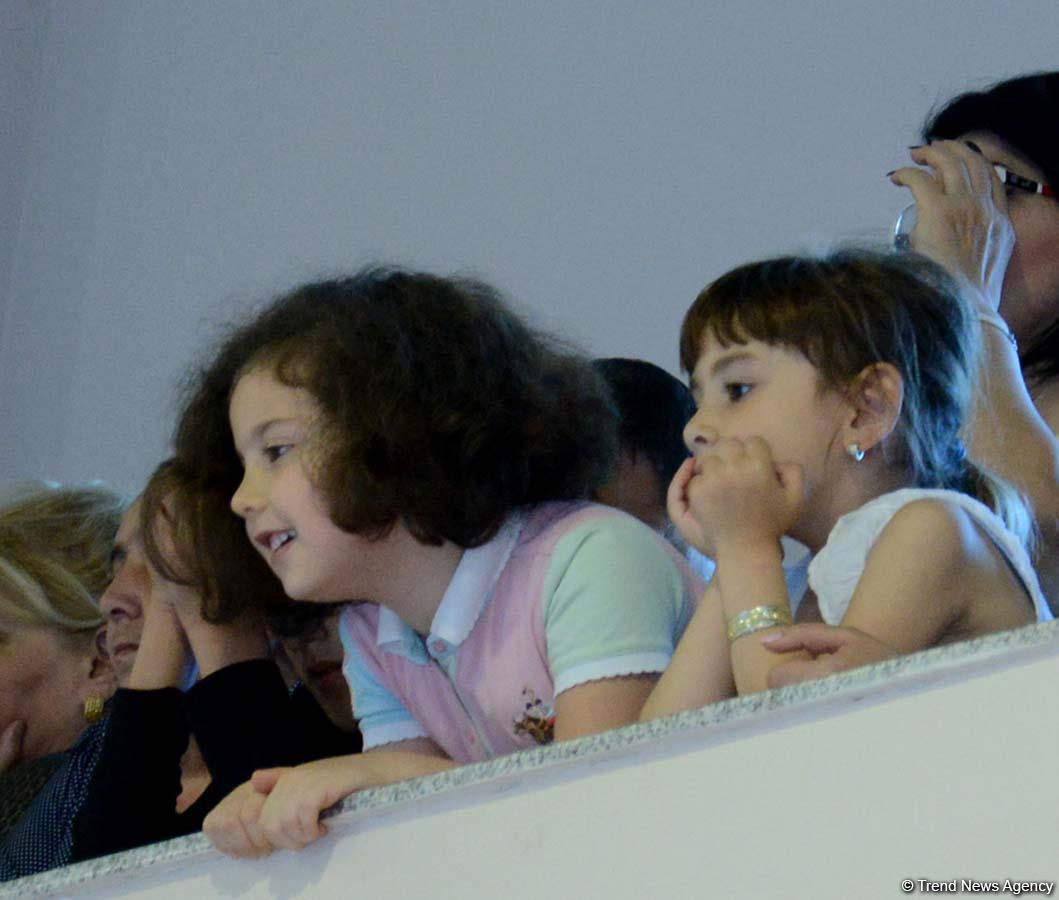 Akrobatika gimnastikası üzrə Azərbaycan və Bakı birinciliyinin ikinci yarış günü başlayıb (FOTO)