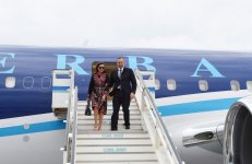 Prezident İlham Əliyev və xanımı Türkiyəyə işgüzar səfərə gəliblər