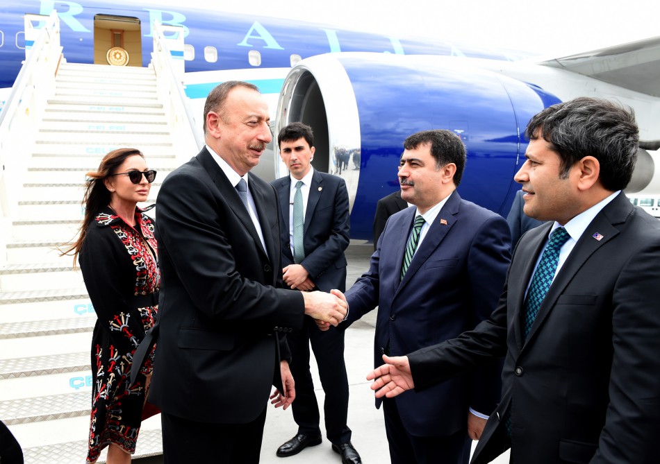 Prezident İlham Əliyev və xanımı Türkiyəyə işgüzar səfərə gəliblər