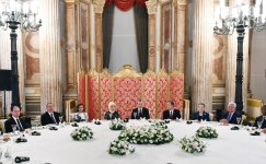 Prezident İlham Əliyev və xanımı Dünya Humanitar Sammitində iştirak edən qonaqların şərəfinə verilən ziyafətdə iştirak ediblər