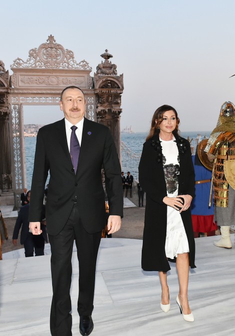 Prezident İlham Əliyev və xanımı Dünya Humanitar Sammitində iştirak edən qonaqların şərəfinə verilən ziyafətdə iştirak ediblər
