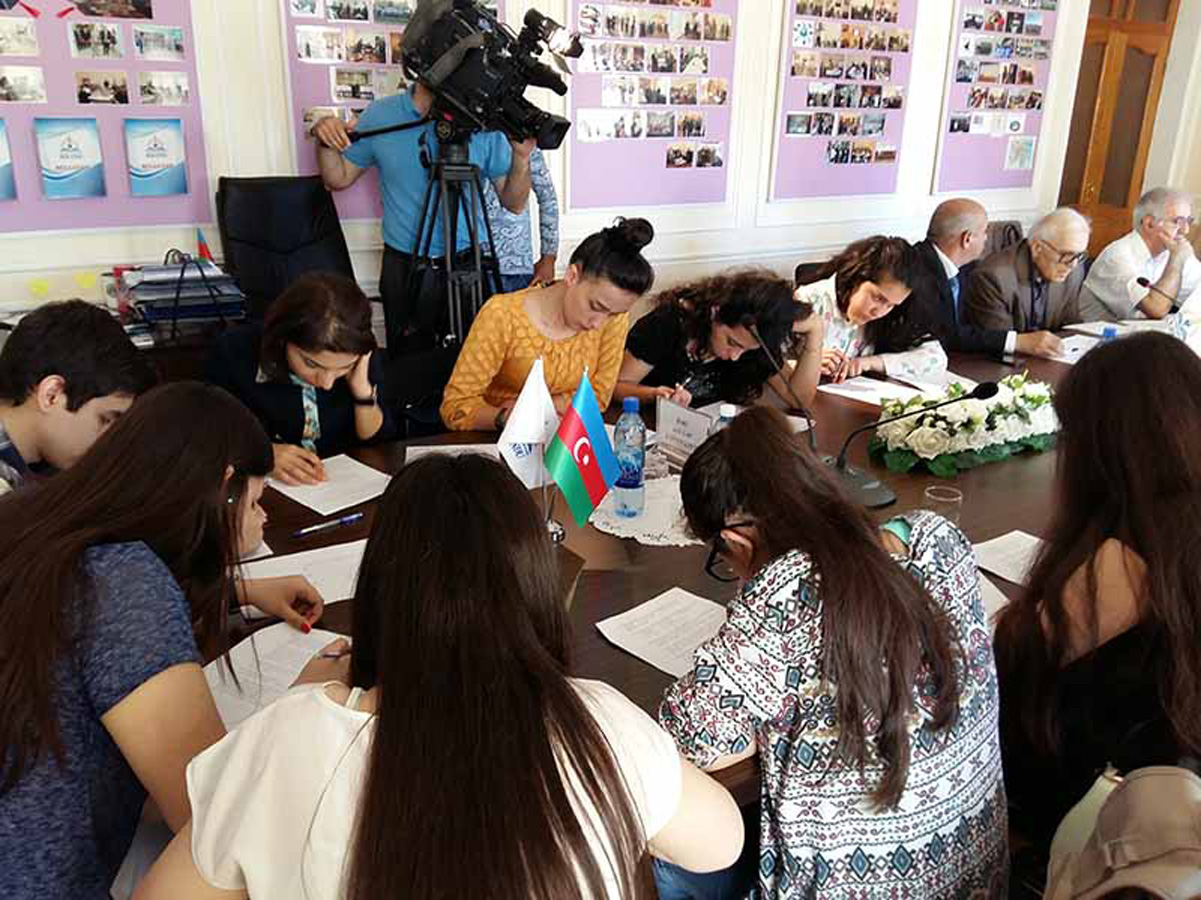 Bilik Fondu BDU VƏ ADPU tələbələri arasında bilik yarışı keçirib (FOTO)