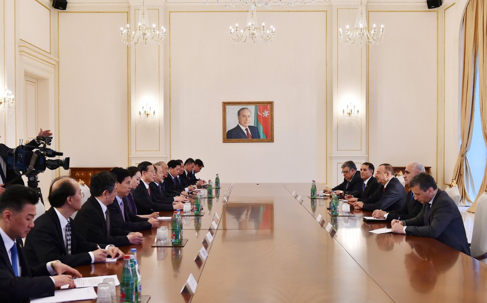 Prezident İlham Əliyev Çinin Dövlət Şurası Sədrinin birinci müavinini qəbul edib (FOTO)