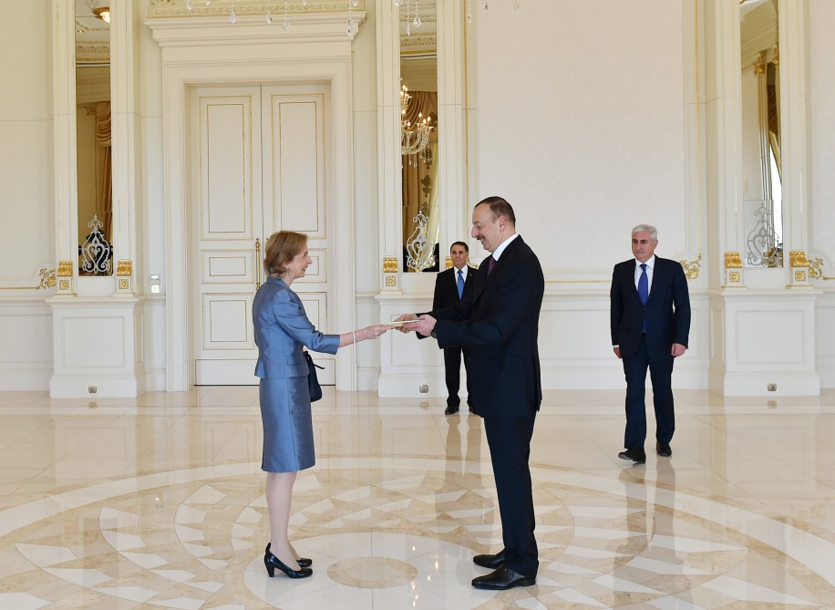 İlham Əliyev Böyük Britaniya və Şimali İrlandiya Birləşmiş Krallığının Azərbaycanda yeni təyin olunmuş səfirinin etimadnaməsini qəbul edib