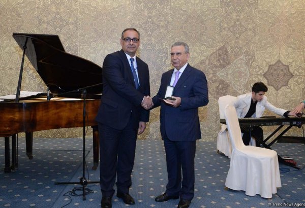 Azərbaycan diasporunun inkişafında xidmətləri olan şəxslərə mükafatlar təqdim edilib (FOTO)