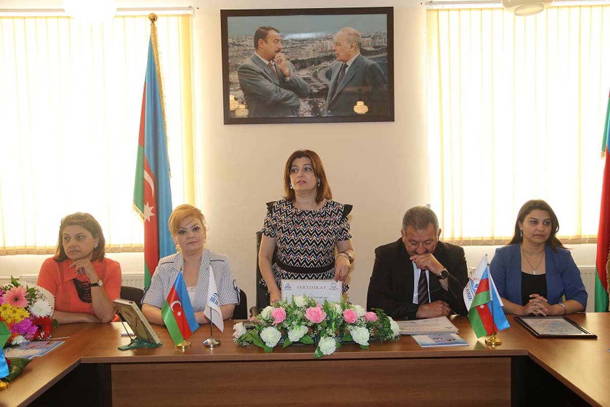 Nardaran Bilik Evində müəllimlərə sertifikatlar təqdim edildi (FOTO)