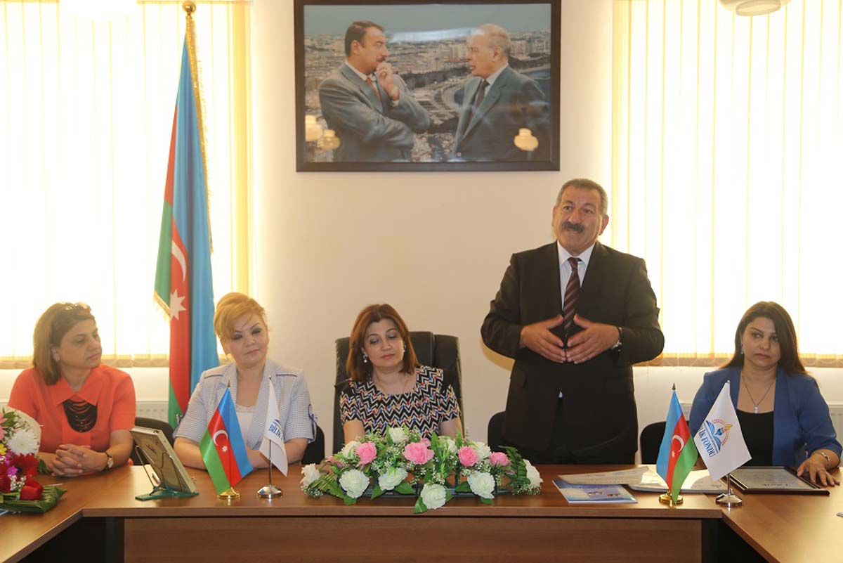Nardaran Bilik Evində müəllimlərə sertifikatlar təqdim edildi (FOTO)