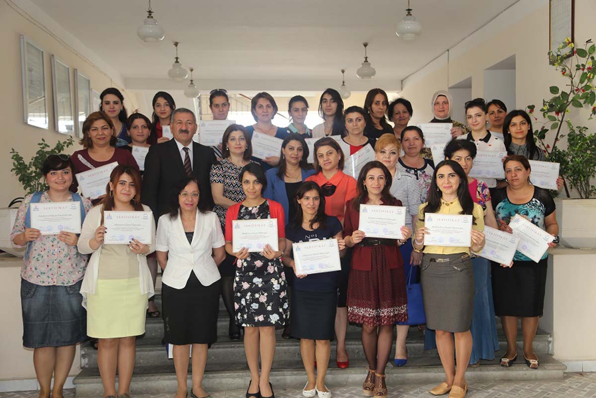 Nardaran Bilik Evində müəllimlərə sertifikatlar təqdim edildi (FOTO)